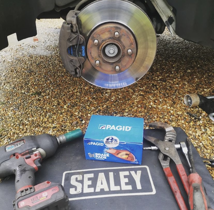 Brake pads and discs 